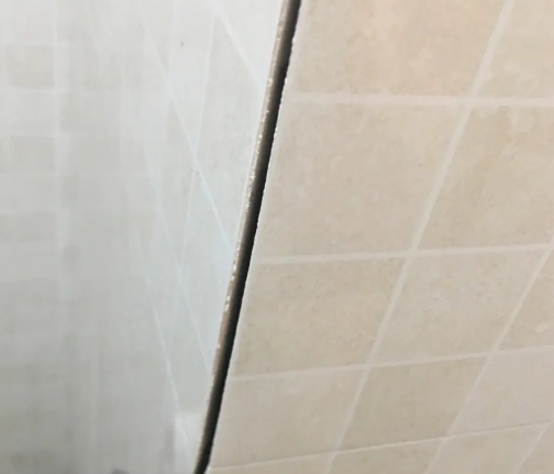 长兴瓷砖空鼓维修公司分享阳台瓷砖脱落的修复过程可以分为以下几个步骤